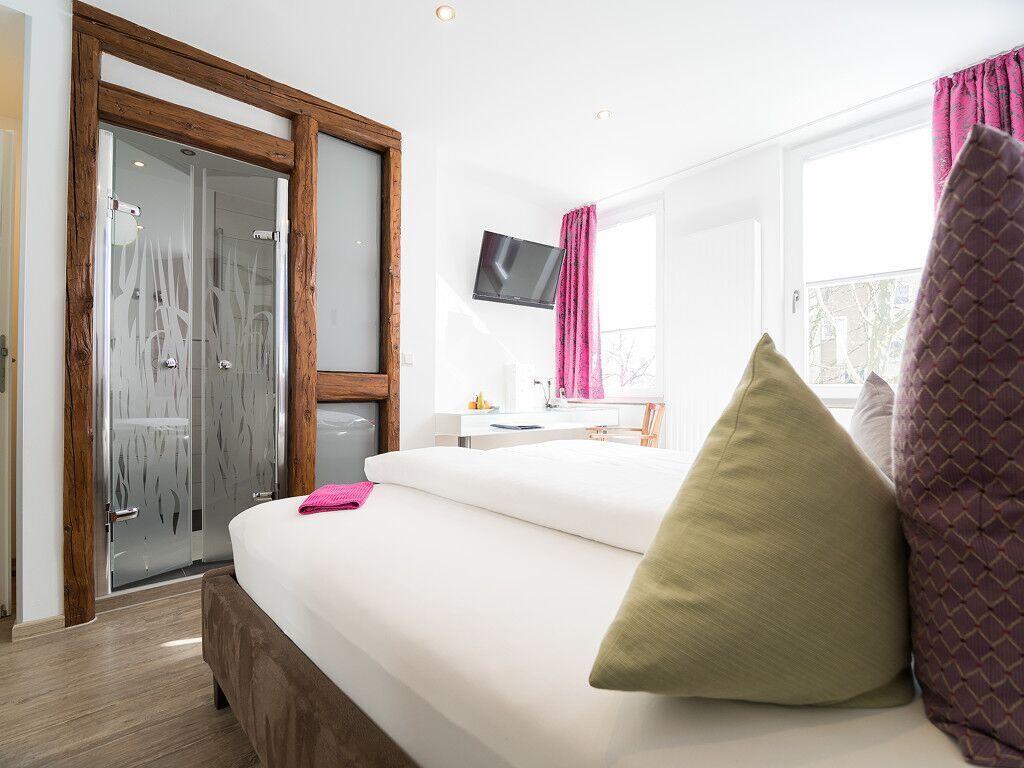 Hotel Restaurant Krehl'S Linde Stuttgart Bagian luar foto